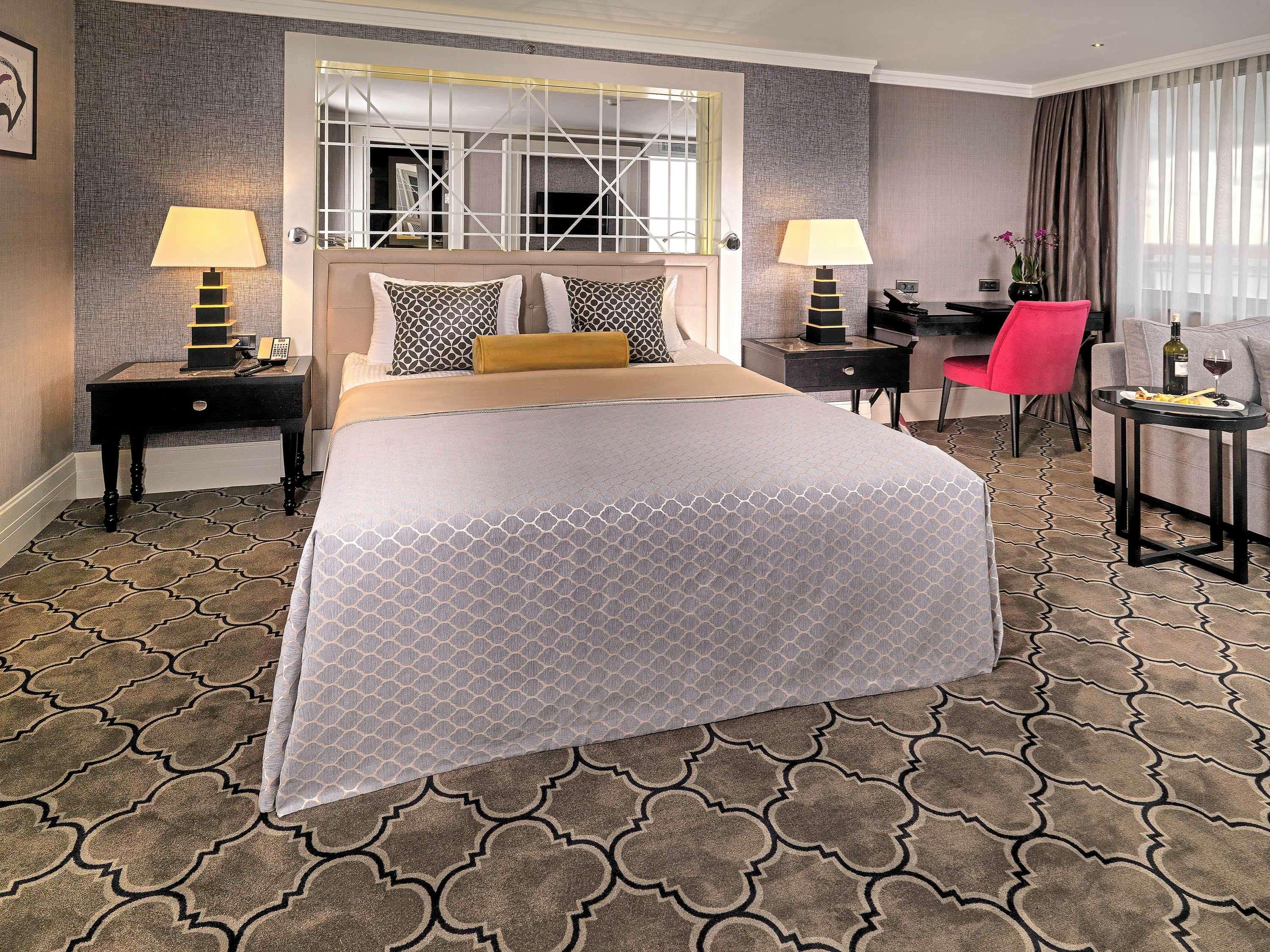 Mercure Istanbul Bomonti Exterior foto A suite at the Mandarin Oriental, Paris